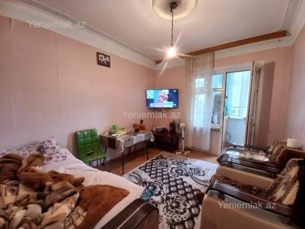 Satılır 1 otaqlı köhnə tikili 30 m²