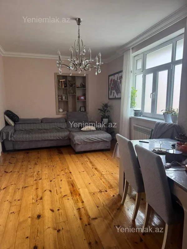 Satılır 3 otaqlı köhnə tikili 75 m²