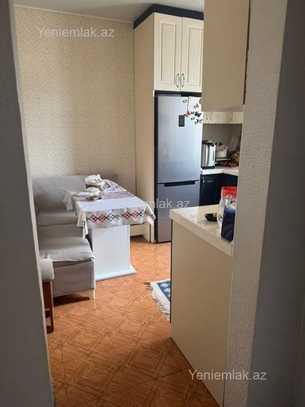 Satılır 3 otaqlı köhnə tikili 75 m²