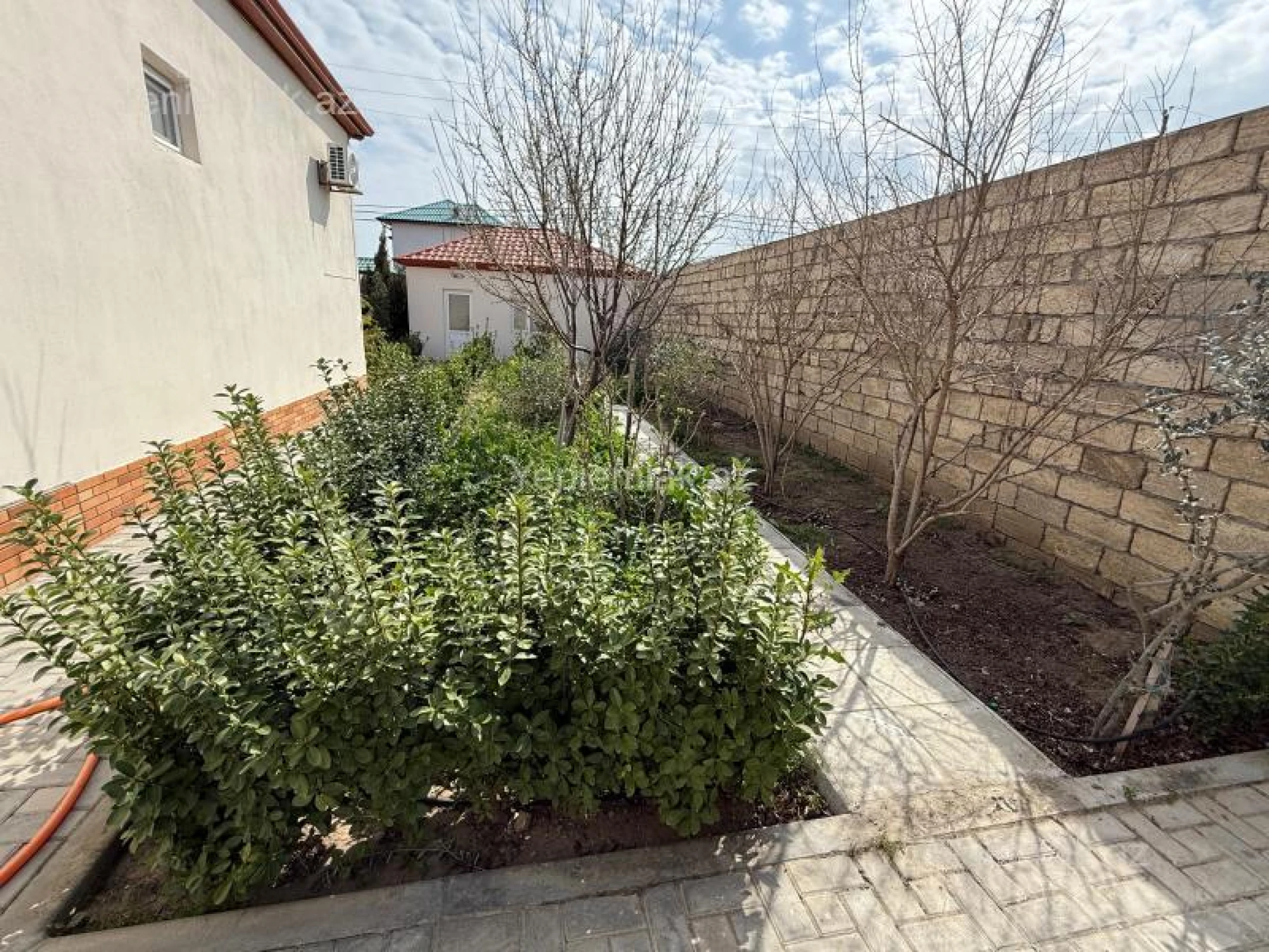 Satılır 4 otaqlı həyət evi 130 m²