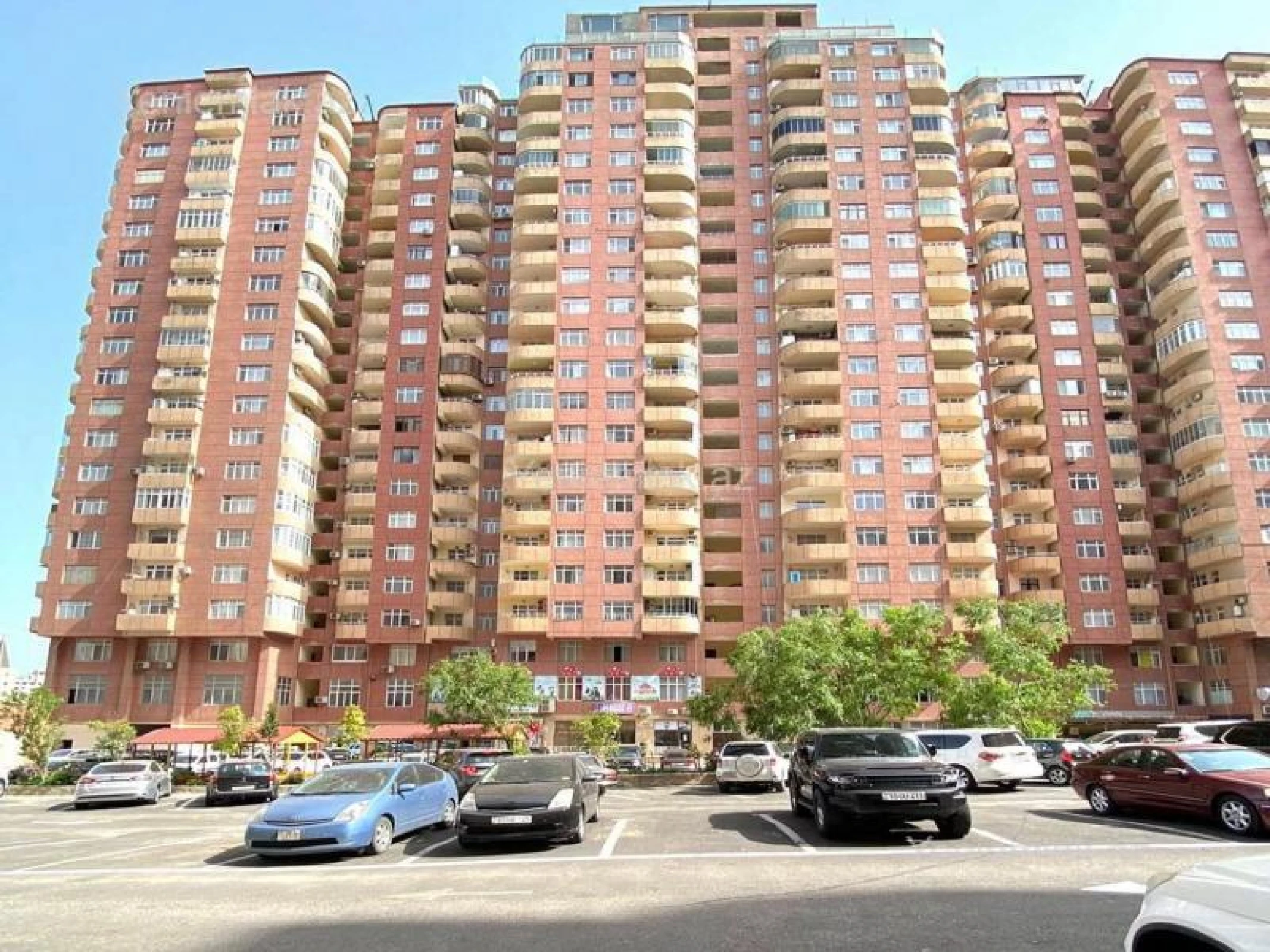 Satılır 4 otaqlı yeni tikili 200 m²