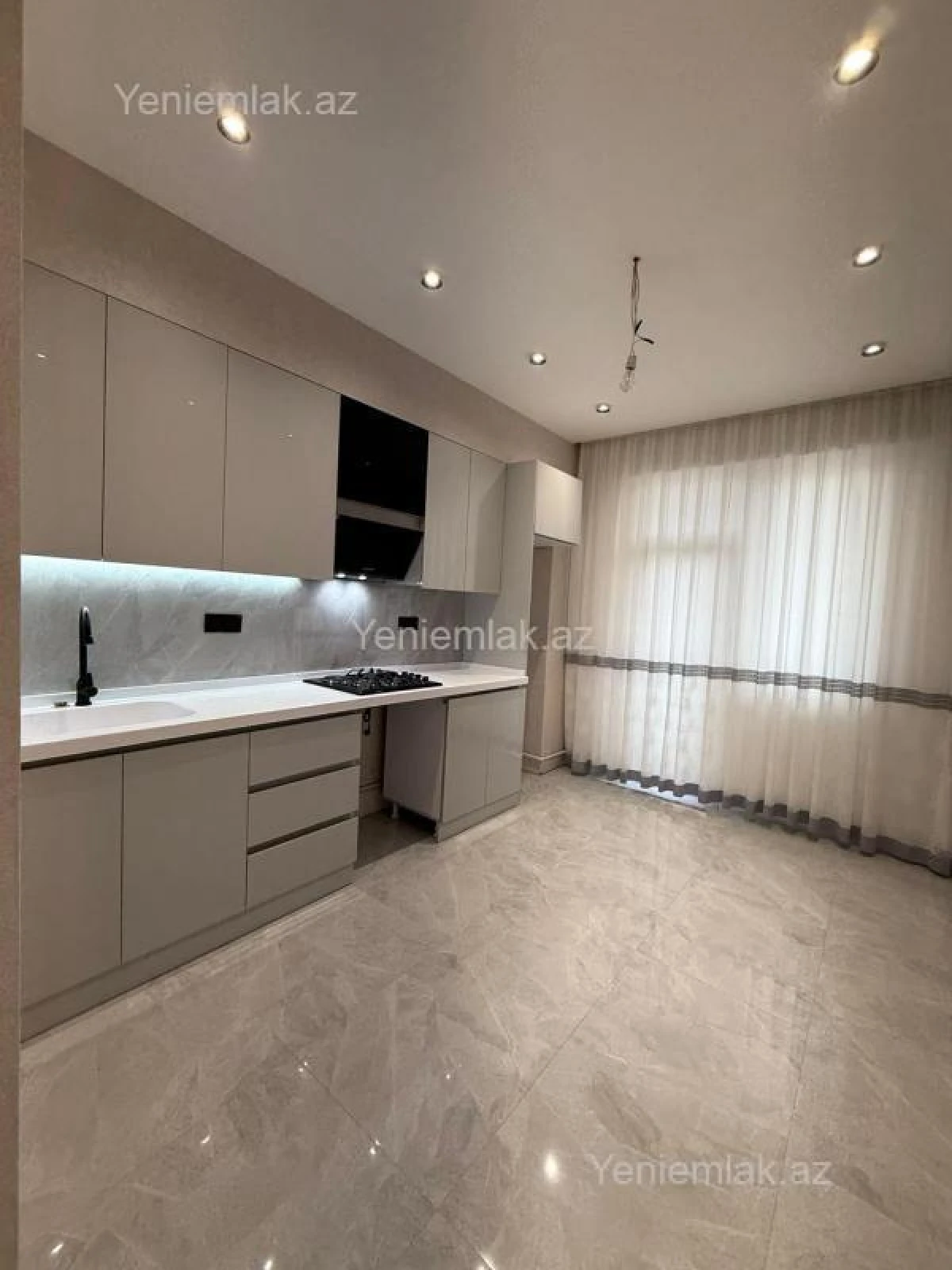 Satılır 3 otaqlı yeni tikili 105 m²