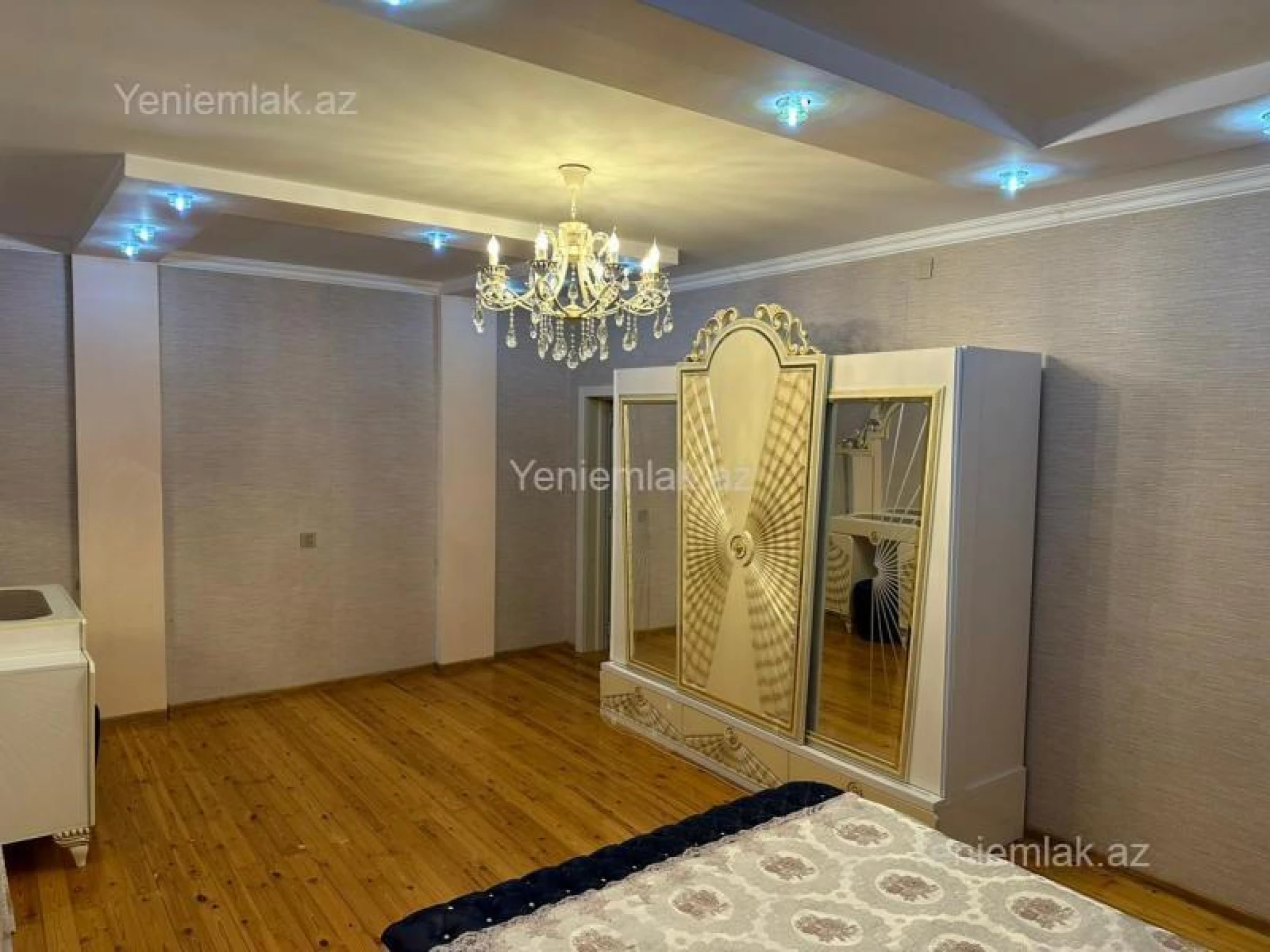 Satılır 6 otaqlı həyət evi 252 m²