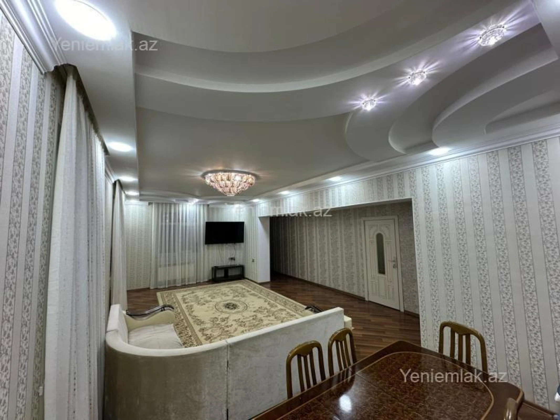 Satılır 6 otaqlı həyət evi 252 m²