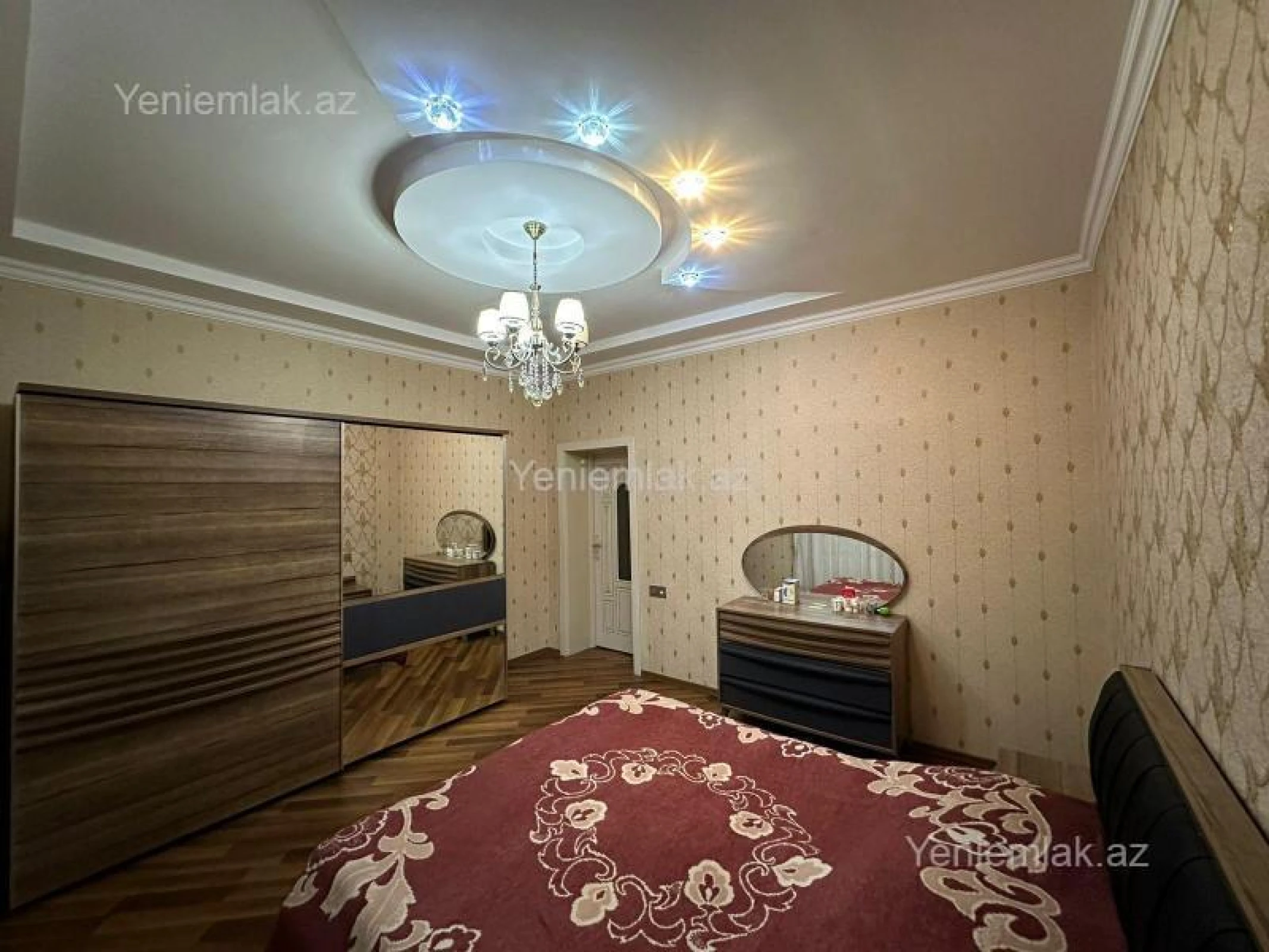 Satılır 6 otaqlı həyət evi 252 m²