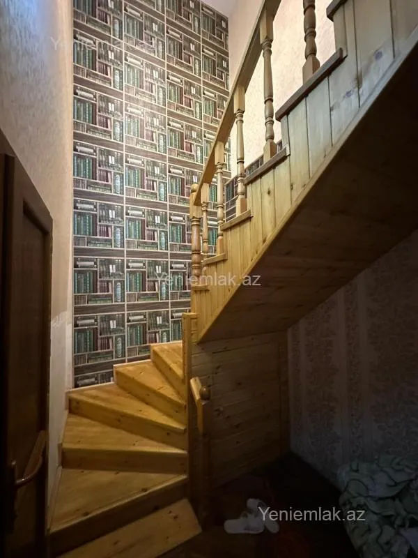 Satılır 6 otaqlı həyət evi 252 m²