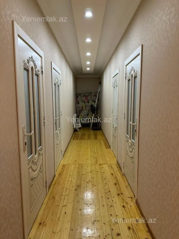 Satılır 6 otaqlı həyət evi 252 m²