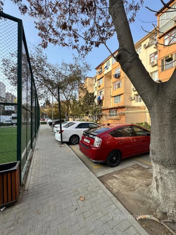 Satılır 2 otaqlı köhnə tikili 55 m²