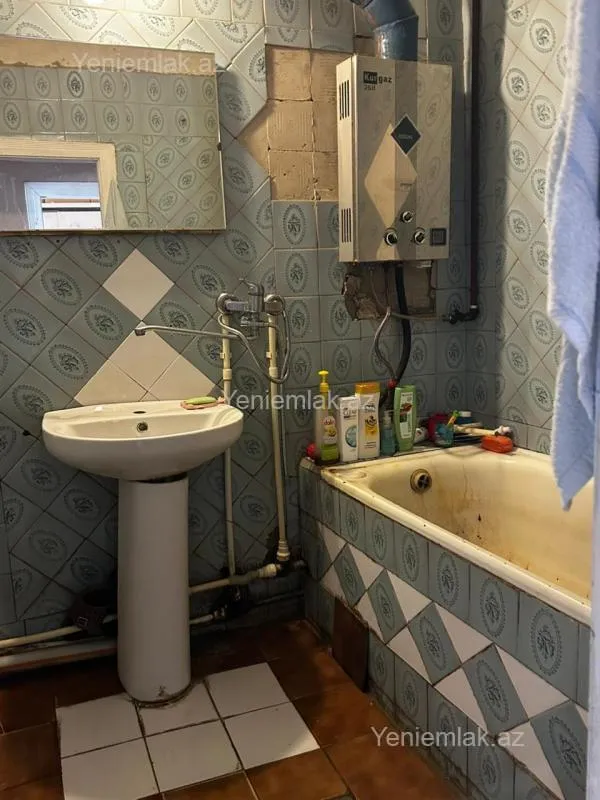 Satılır 3 otaqlı köhnə tikili 70 m²