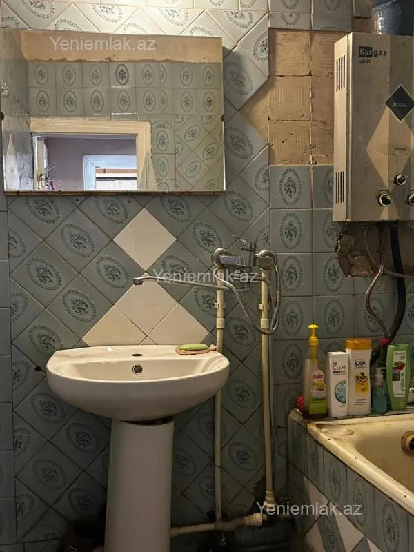 Satılır 3 otaqlı köhnə tikili 70 m²