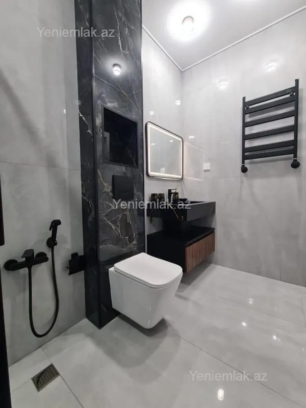 Satılır 3 otaqlı yeni tikili 130 m²