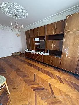 Satılır 3 otaqlı köhnə tikili 80 m²