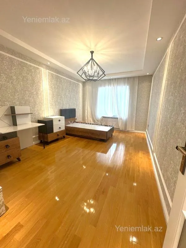 Satılır 3 otaqlı köhnə tikili 100 m²