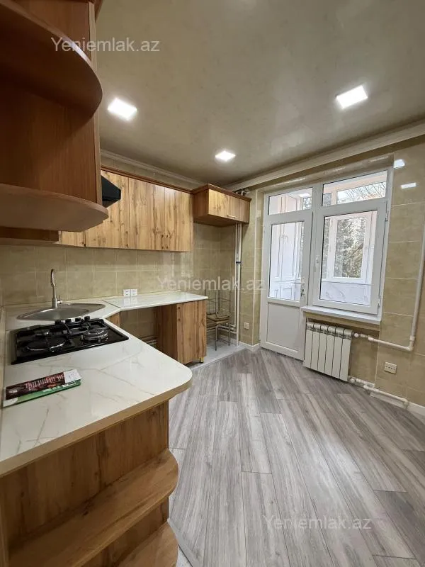 Satılır 4 otaqlı köhnə tikili 115 m²