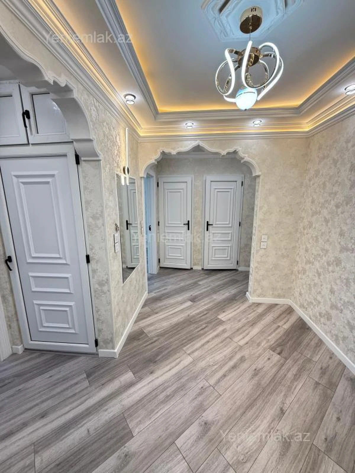 Satılır 4 otaqlı köhnə tikili 115 m²