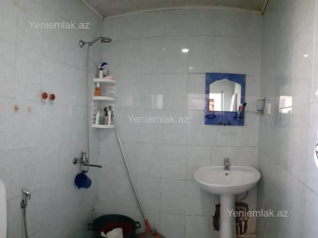 Satılır 11 otaqlı həyət evi 310 m²