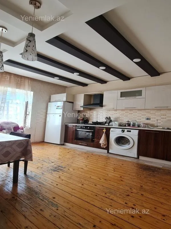 Satılır 10 otaqlı həyət evi 320 m²