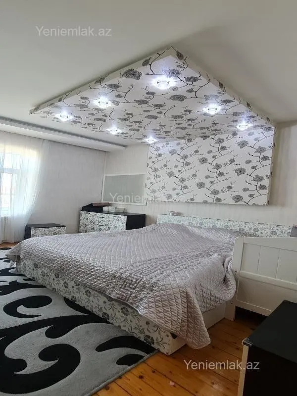 Satılır 10 otaqlı həyət evi 320 m²