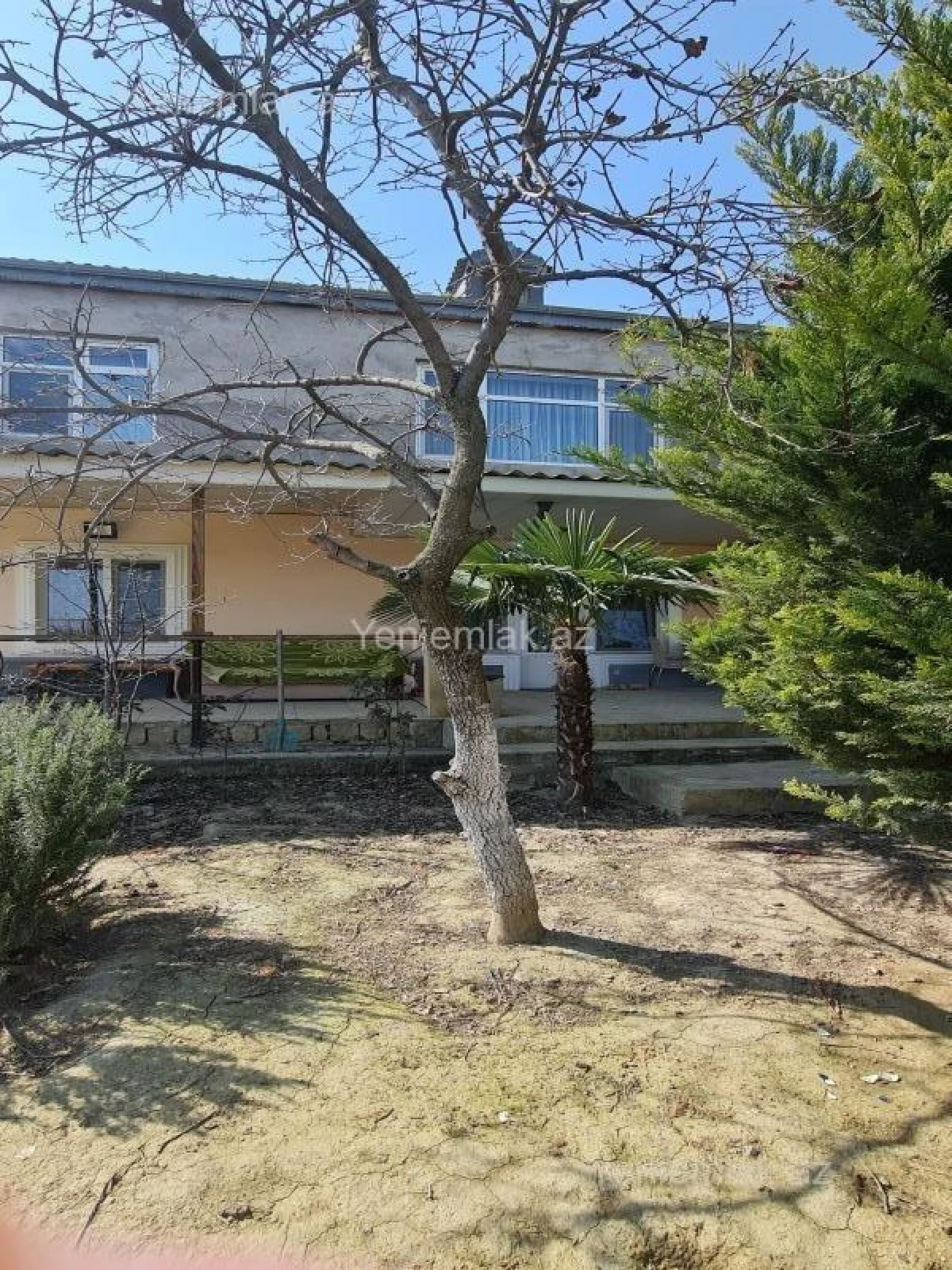 Satılır 10 otaqlı həyət evi 320 m²