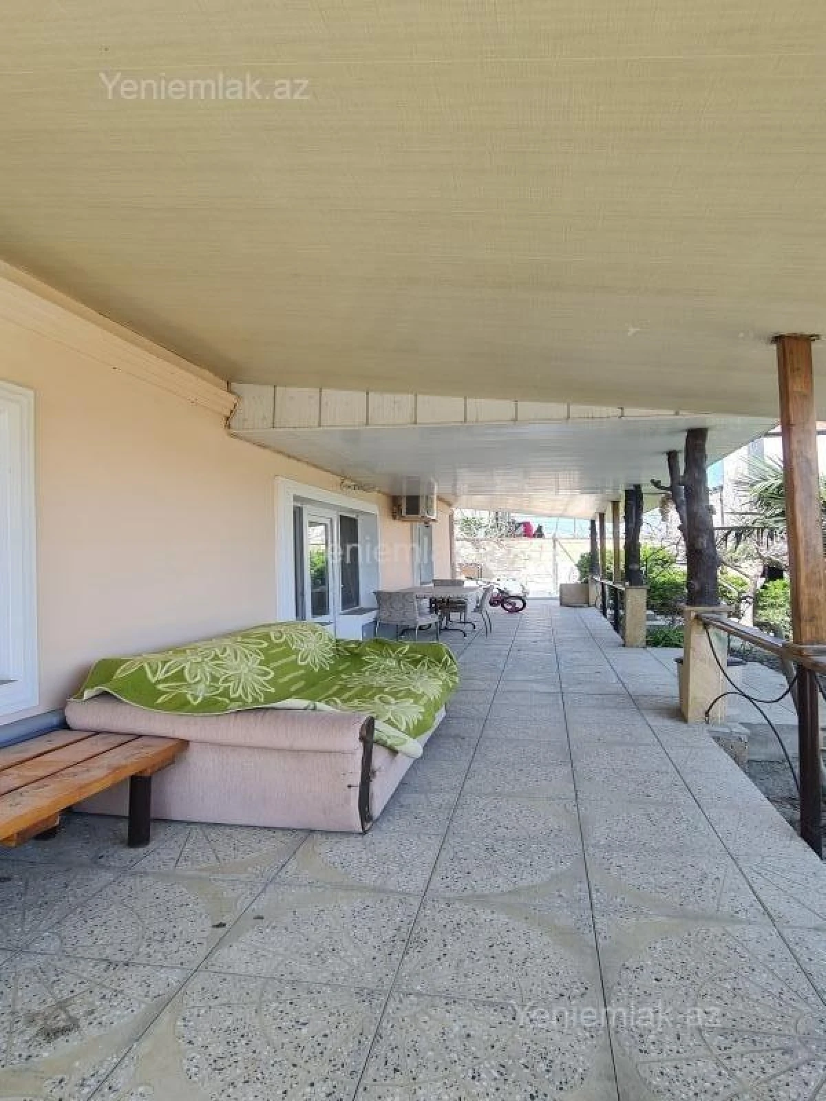 Satılır 10 otaqlı həyət evi 320 m²