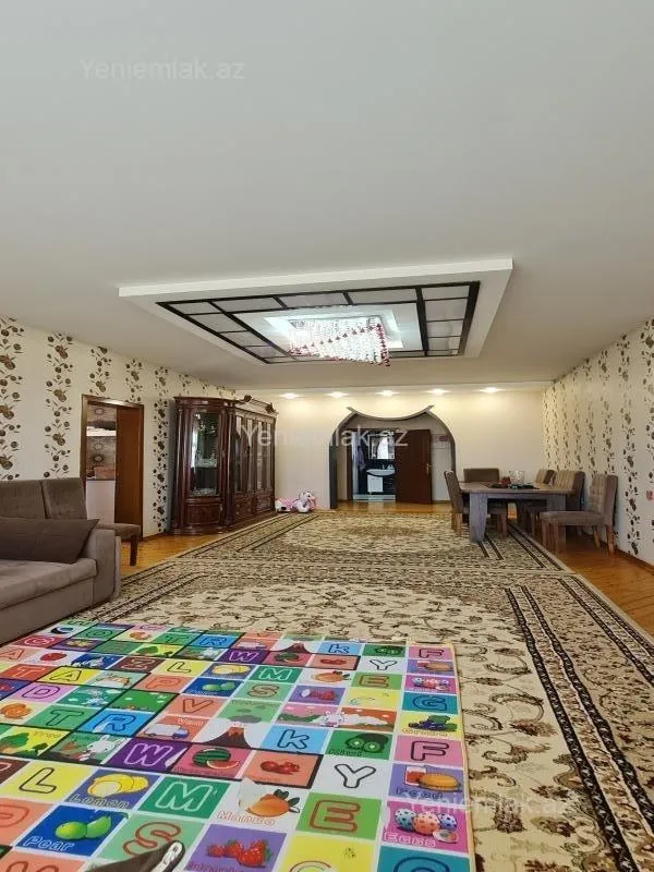Satılır 10 otaqlı həyət evi 320 m²