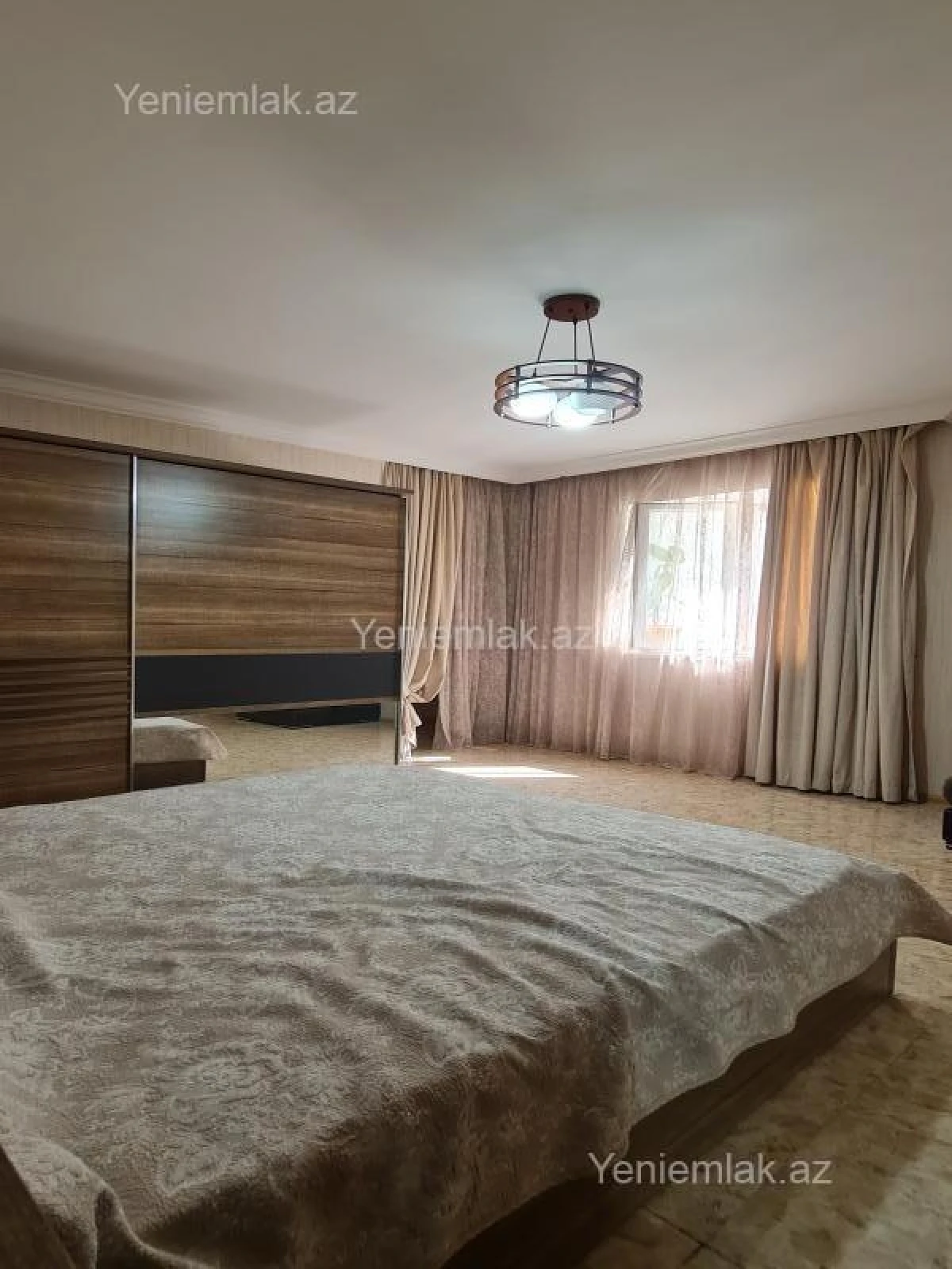 Satılır 10 otaqlı həyət evi 320 m²