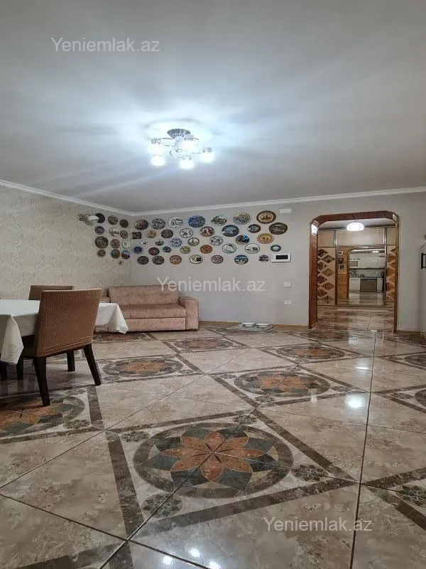 Satılır 10 otaqlı həyət evi 320 m²