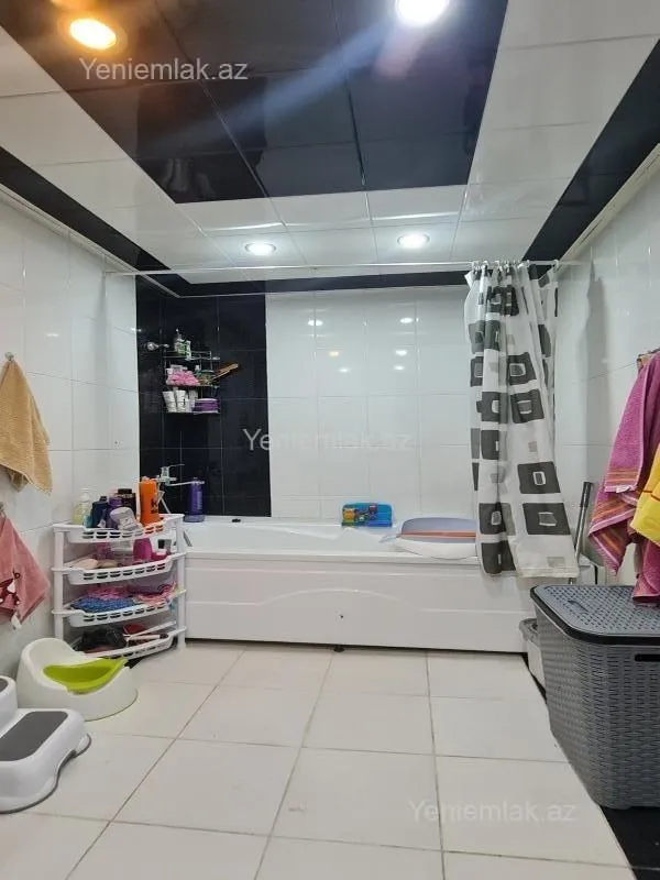 Satılır 10 otaqlı həyət evi 320 m²