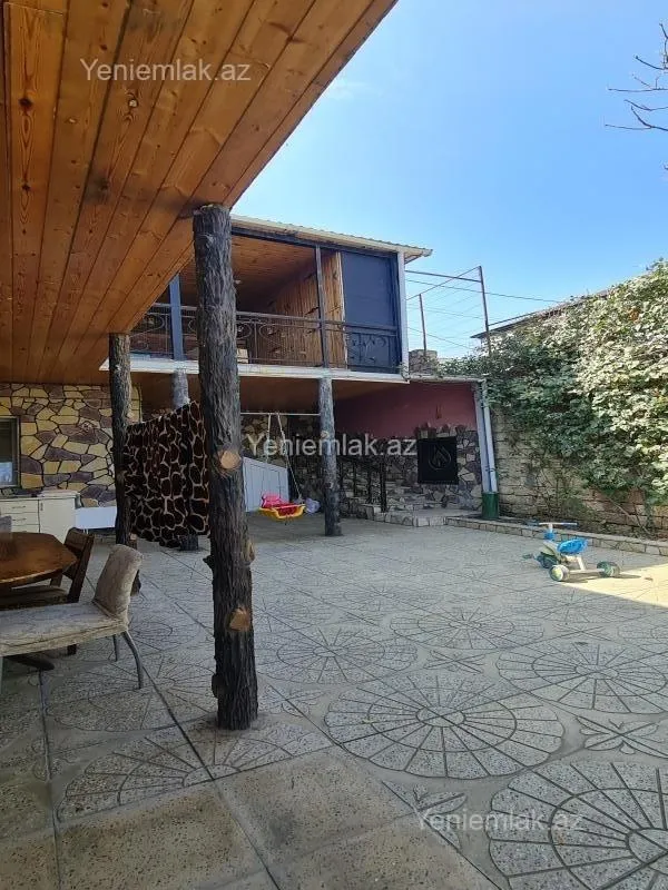 Satılır 10 otaqlı həyət evi 320 m²