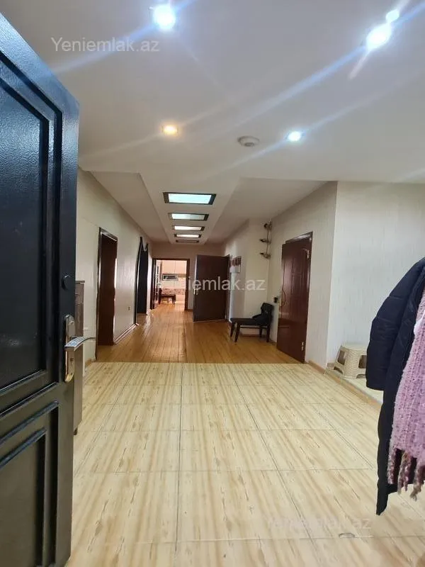 Satılır 10 otaqlı həyət evi 320 m²