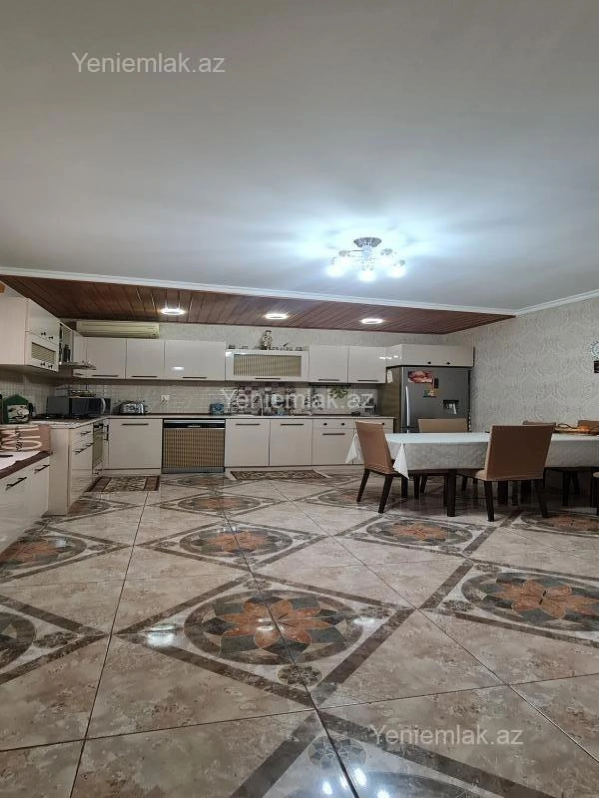 Satılır 10 otaqlı həyət evi 320 m²