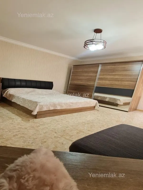 Satılır 10 otaqlı həyət evi 320 m²