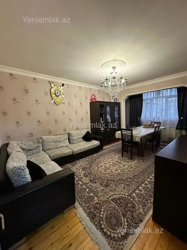 Satılır 4 otaqlı köhnə tikili 90 m²
