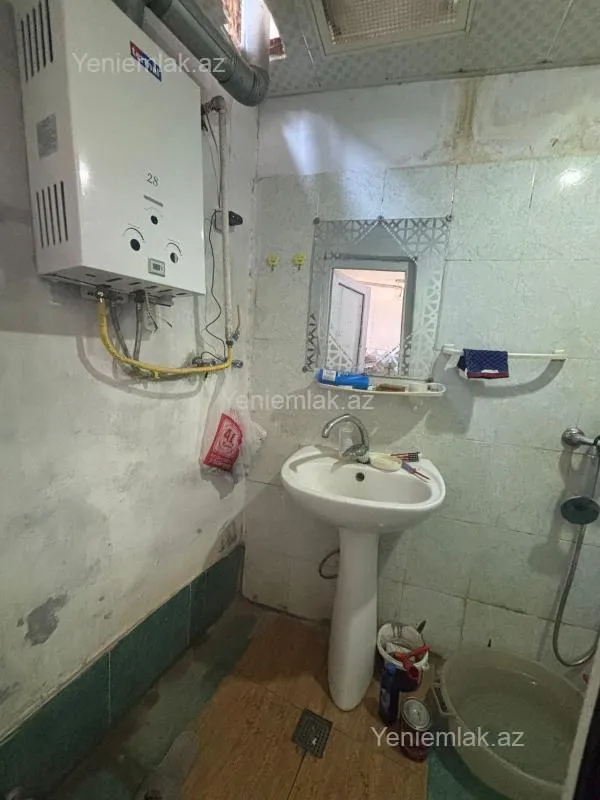 Satılır 2 otaqlı köhnə tikili 45 m²