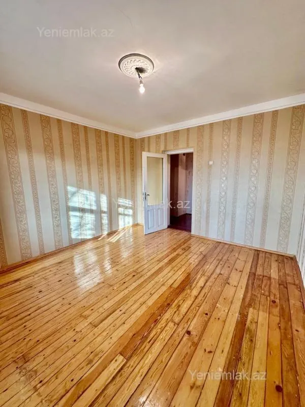 Satılır 3 otaqlı köhnə tikili 80 m²