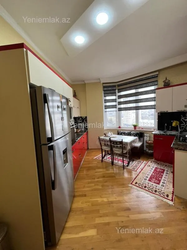 Satılır 3 otaqlı yeni tikili 130 m²