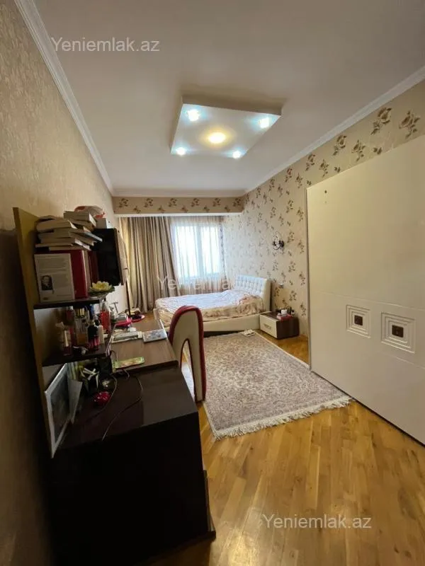 Satılır 3 otaqlı yeni tikili 130 m²