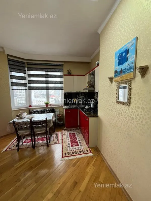 Satılır 3 otaqlı yeni tikili 130 m²