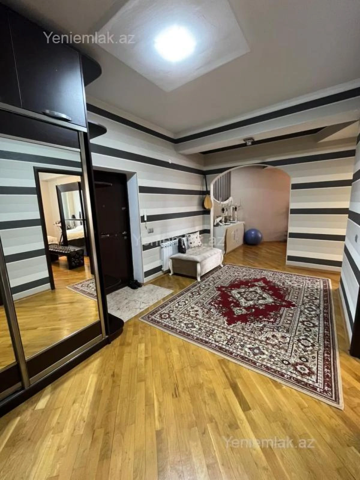 Satılır 3 otaqlı yeni tikili 130 m²