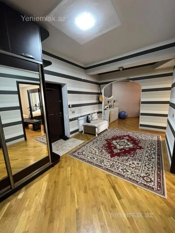 Satılır 3 otaqlı yeni tikili 130 m²