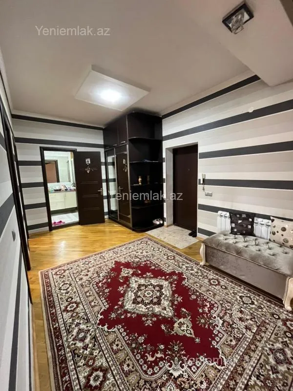 Satılır 3 otaqlı yeni tikili 130 m²