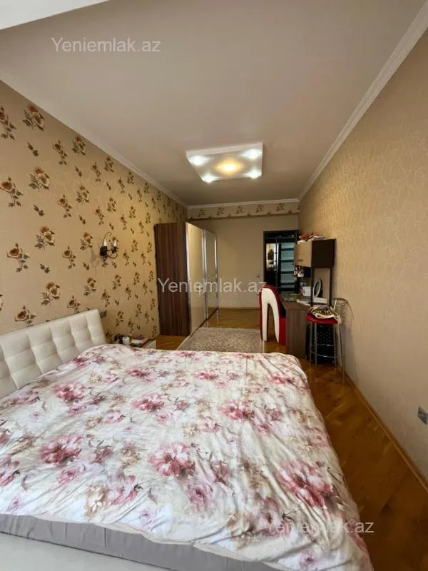 Satılır 3 otaqlı yeni tikili 130 m²