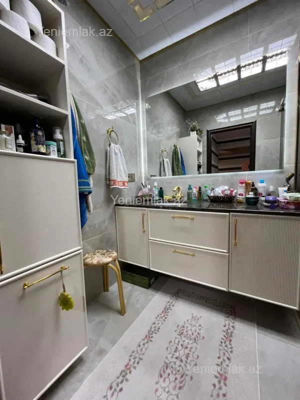 Satılır 3 otaqlı yeni tikili 130 m²