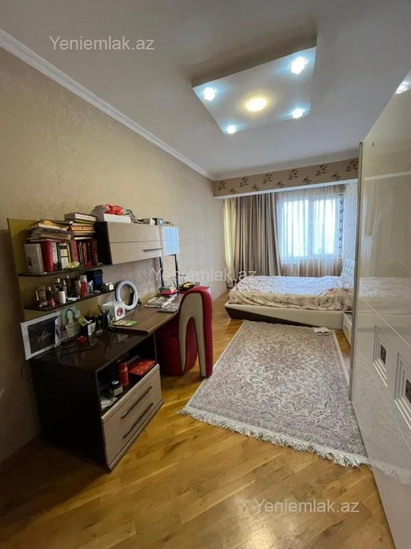 Satılır 3 otaqlı yeni tikili 130 m²