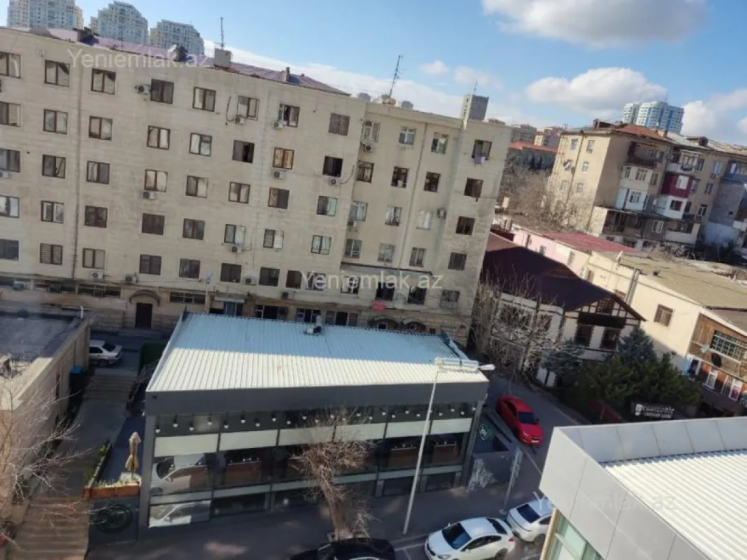 Satılır 2 otaqlı köhnə tikili 65 m²