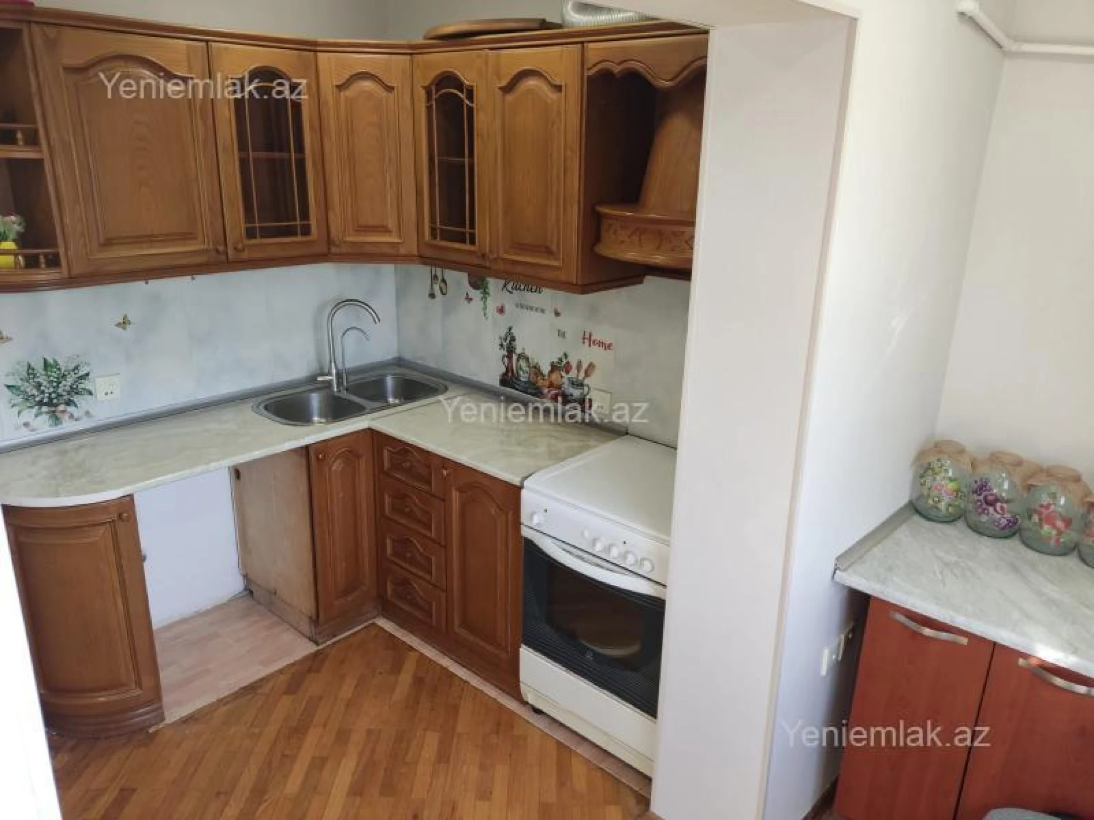 Satılır 2 otaqlı köhnə tikili 65 m²