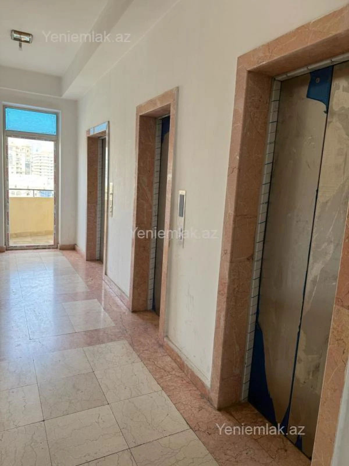 Satılır 3 otaqlı yeni tikili 137 m²