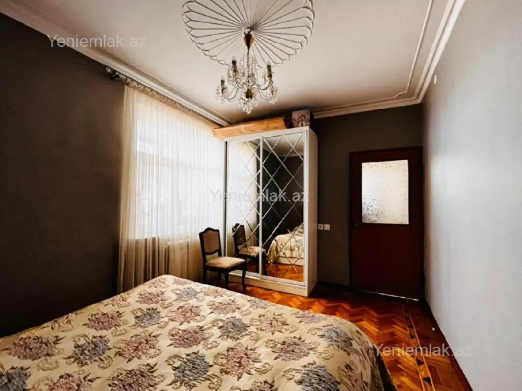 Satılır 2 otaqlı köhnə tikili 62 m²