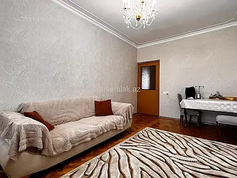 Satılır 2 otaqlı köhnə tikili 62 m²