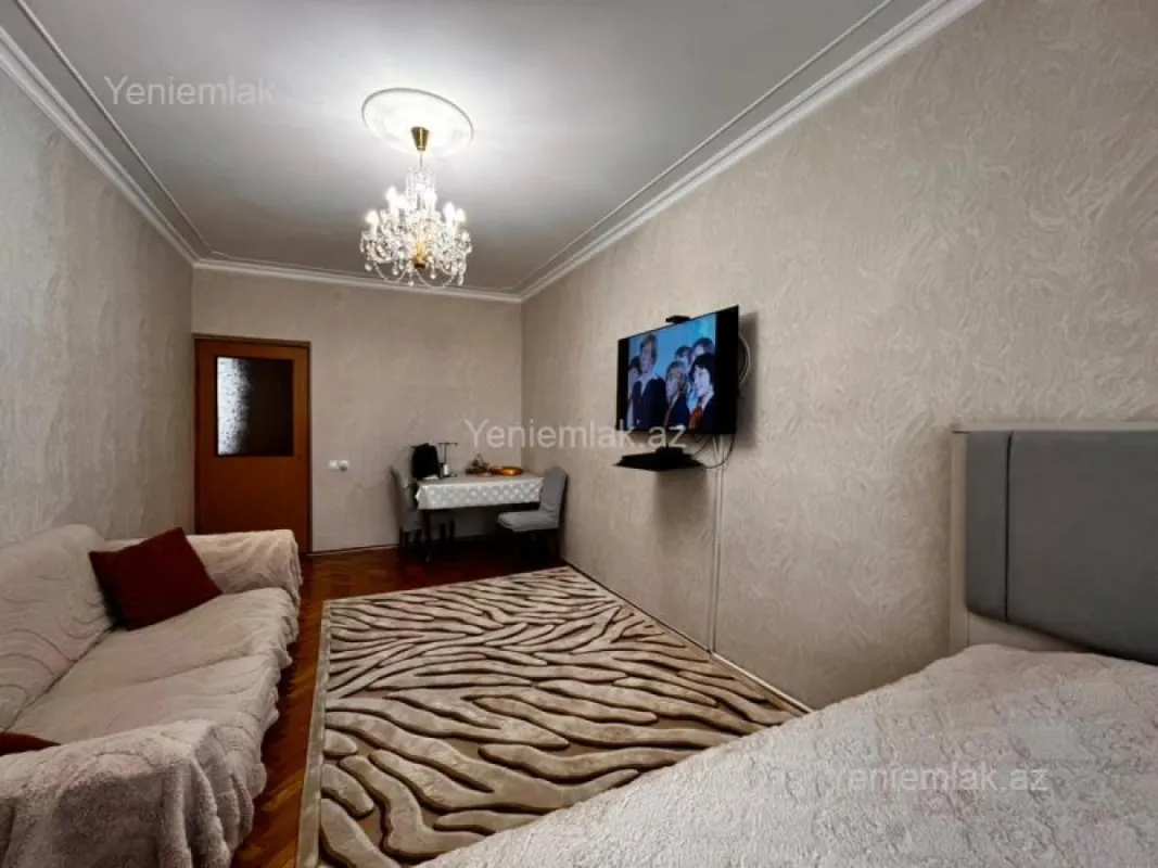 Satılır 2 otaqlı köhnə tikili 62 m²